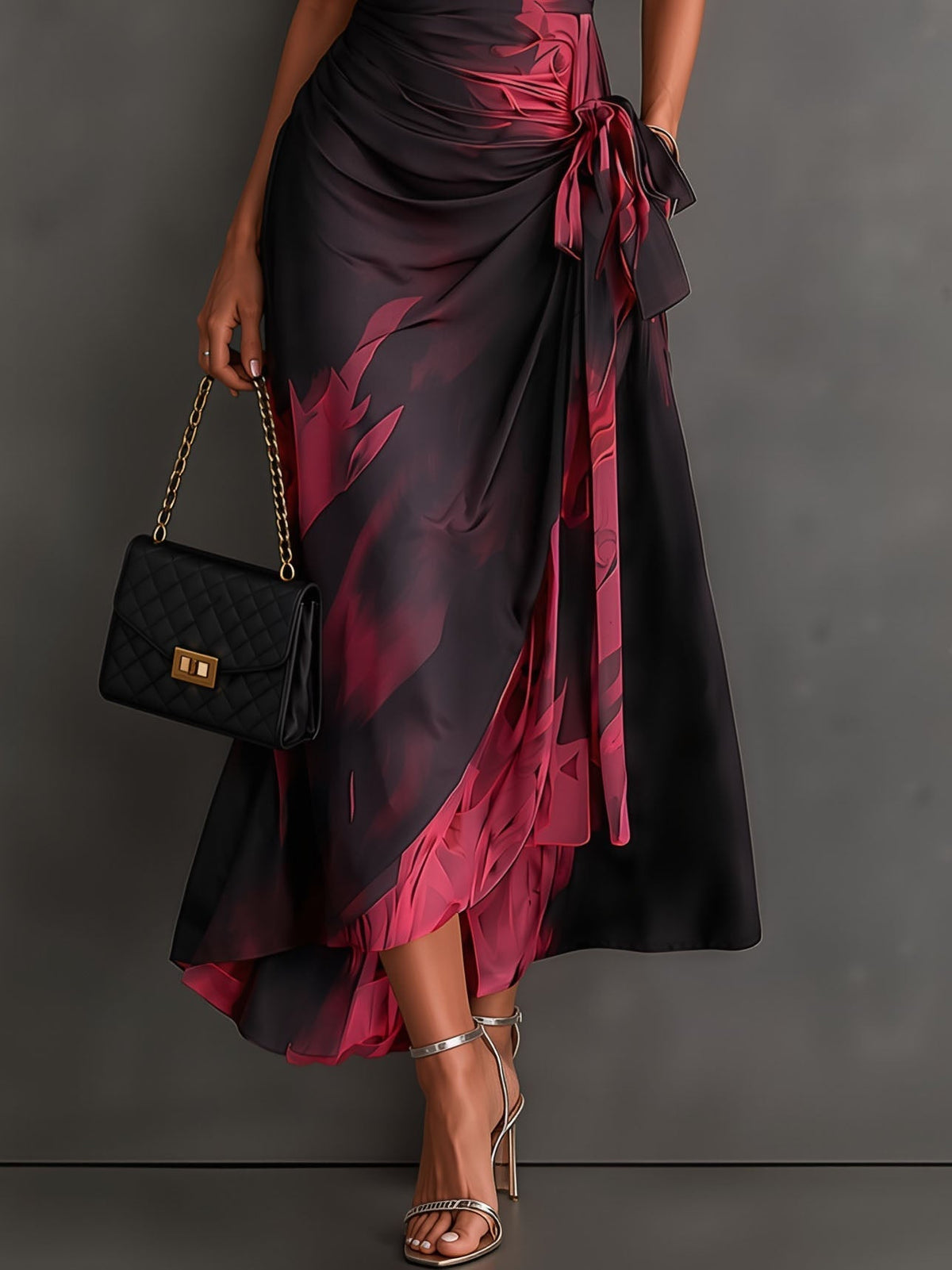 VESTIDO  CRUZADO CON ESTAMPADO ABSTRACTO ROJO Y NEGRO, CUELLO CAMISERO CON ESCOTE EN V, MANGA CORTA, CINTURA ANUDADA Y BAJO ASIMÉTRICO CON VOLANTE